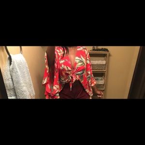 Flowered crop top/blouse